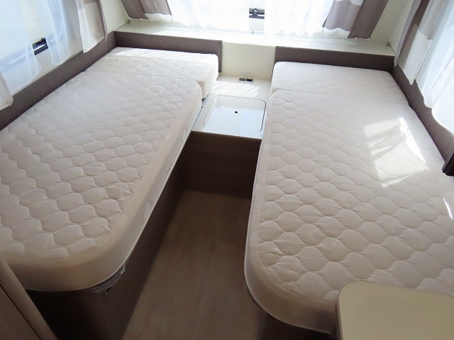 キャンピングカートレーラー