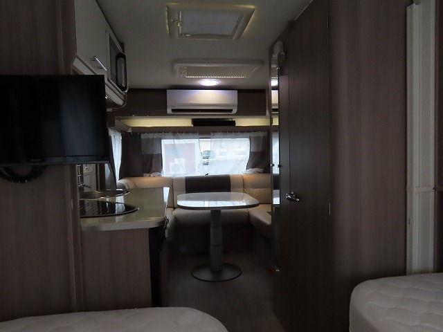 キャンピングカートレーラー