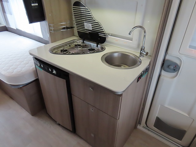 キャンピングカートレーラー