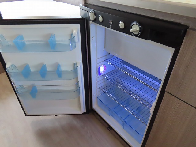 キャンピングカートレーラー