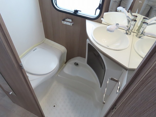 キャンピングカートレーラー