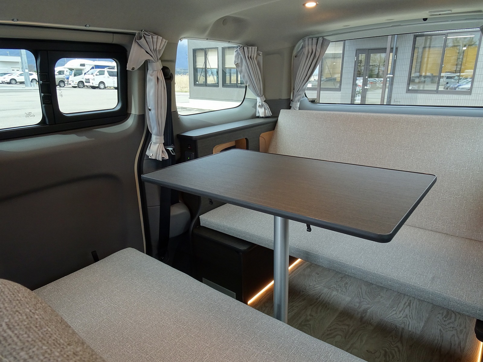 キャンピングカーバンコン