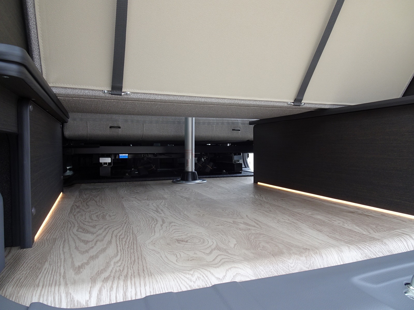 キャンピングカーバンコン