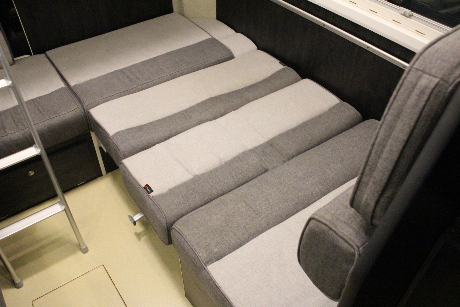 キャンピングカーキャブコン