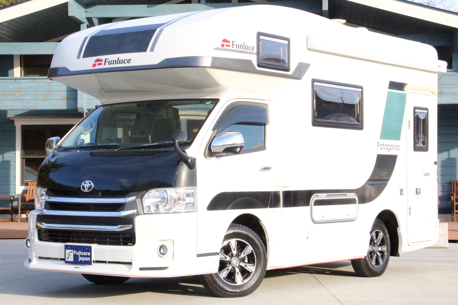 キャンピングカーキャブコン