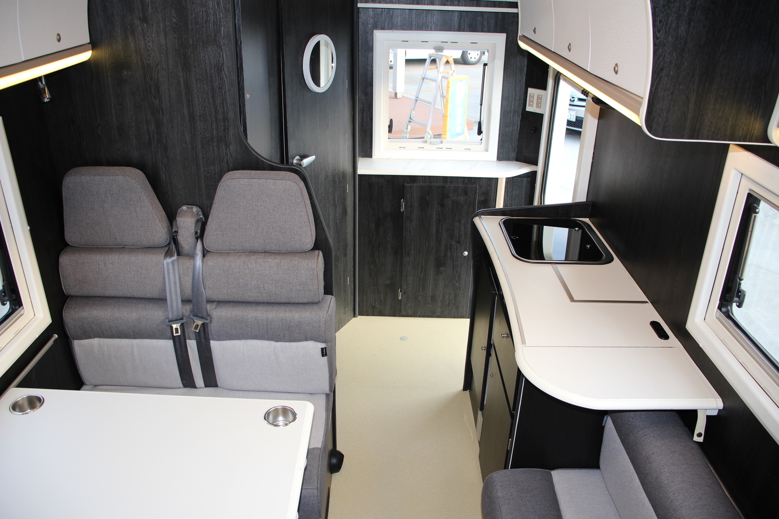 キャンピングカーキャブコン