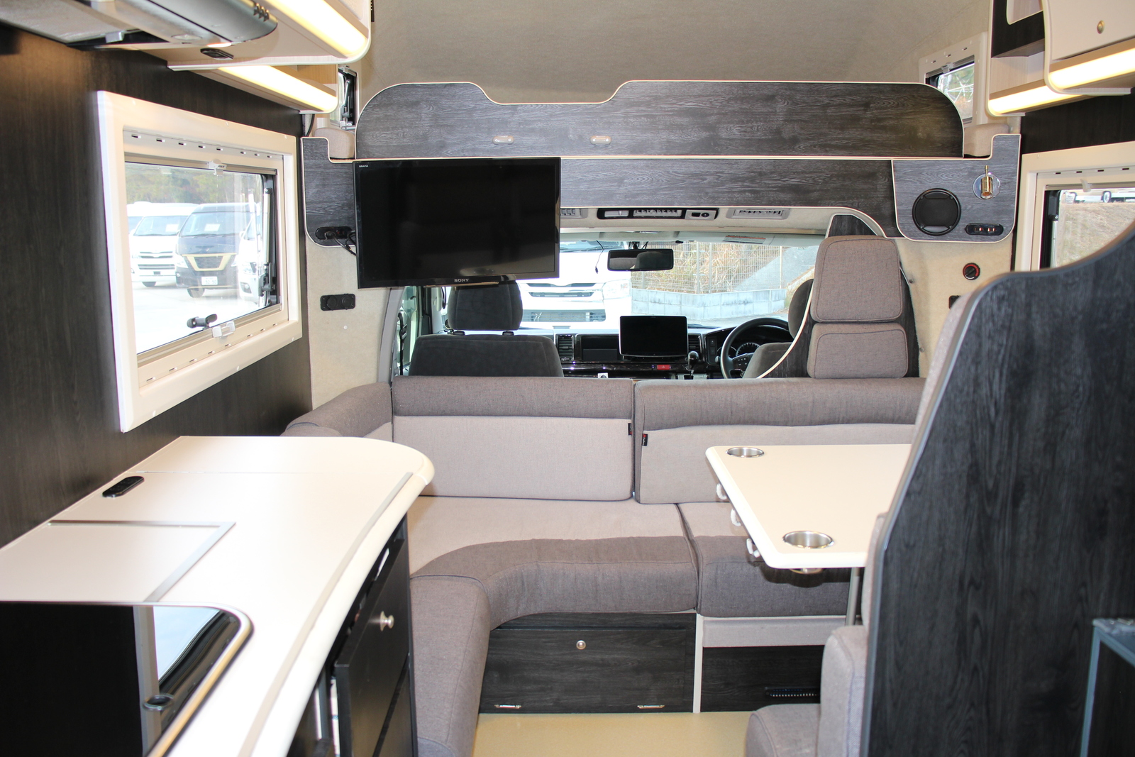 キャンピングカーキャブコン