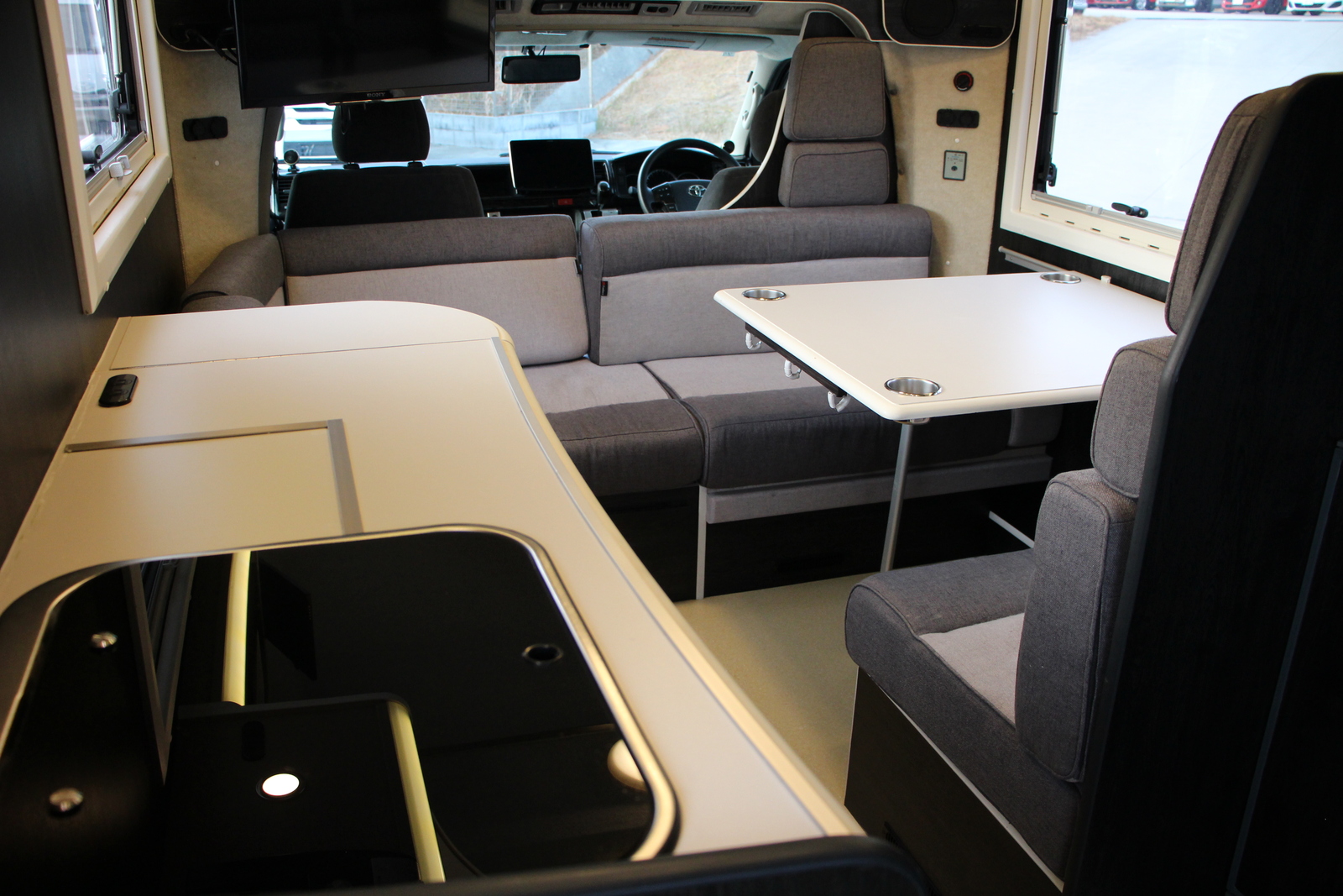 キャンピングカーキャブコン