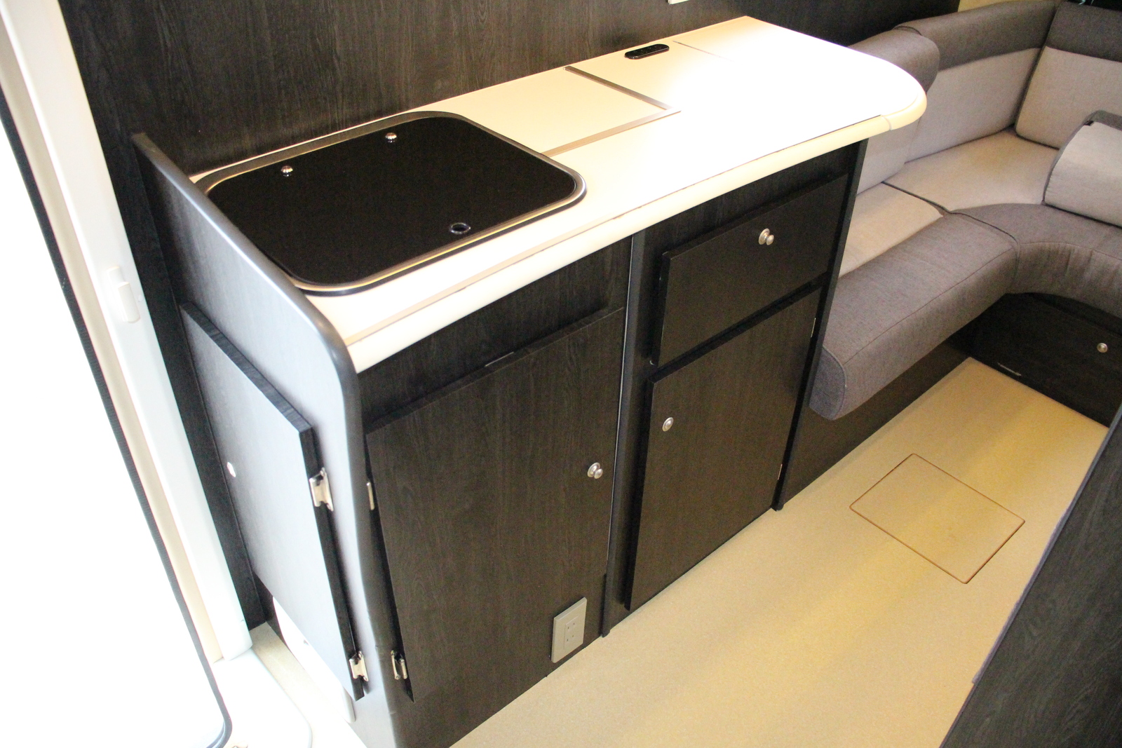 キャンピングカーキャブコン