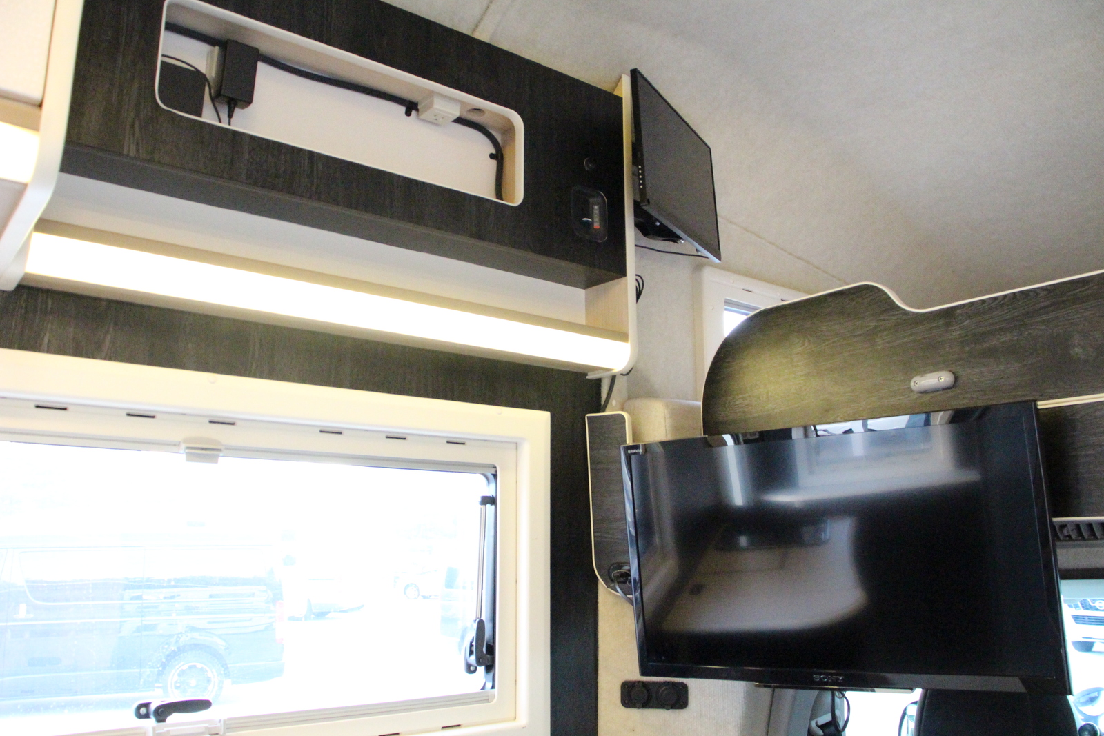 キャンピングカーキャブコン