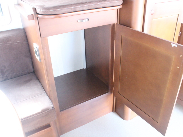 キャンピングカートレーラー