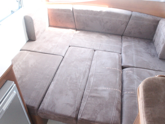 キャンピングカートレーラー