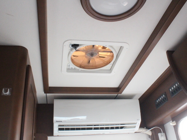 キャンピングカートレーラー