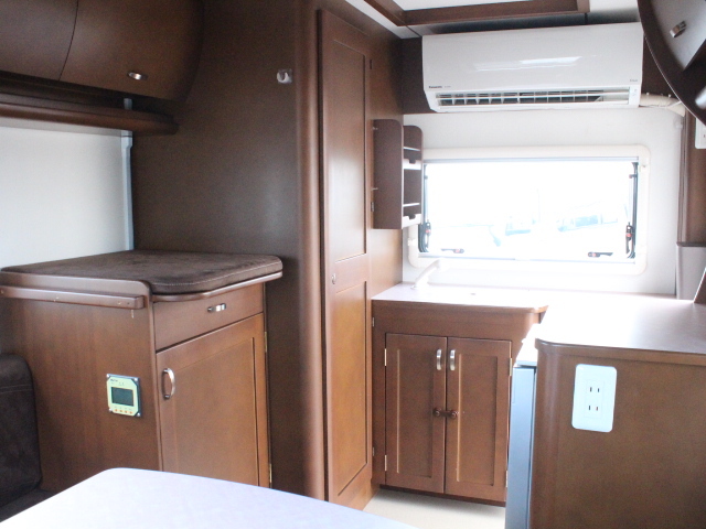 キャンピングカートレーラー