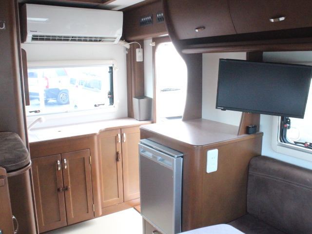 キャンピングカートレーラー