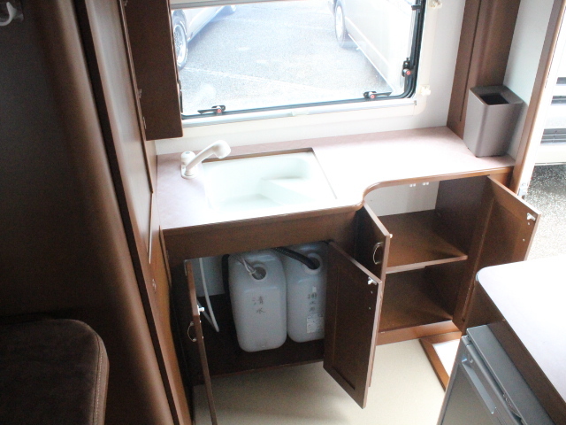 キャンピングカートレーラー