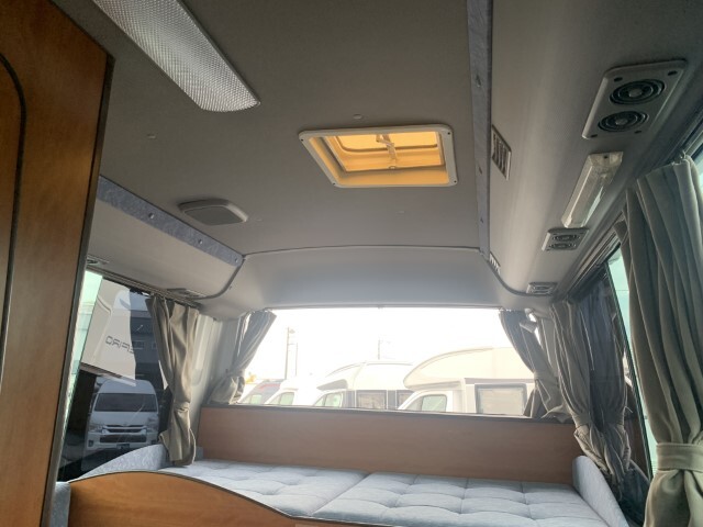 キャンピングカーバスコン