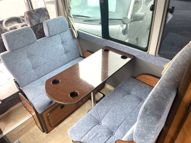 キャンピングカーバスコン