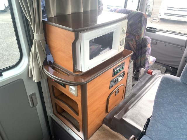 キャンピングカーバスコン