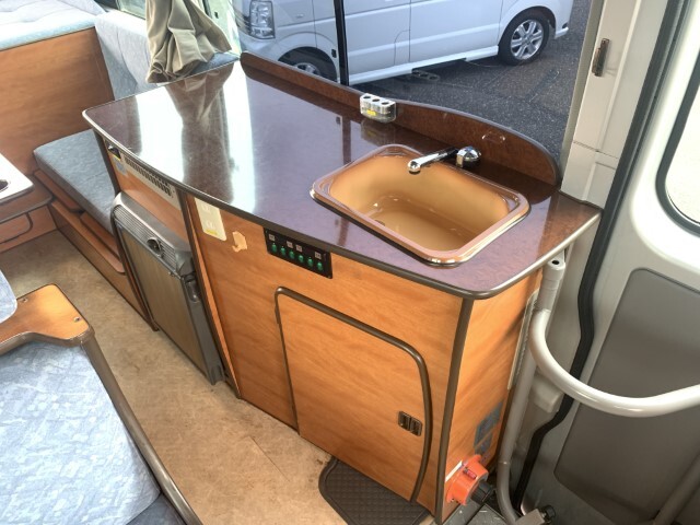 キャンピングカーバスコン