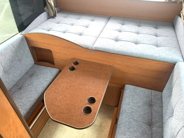 キャンピングカーバスコン