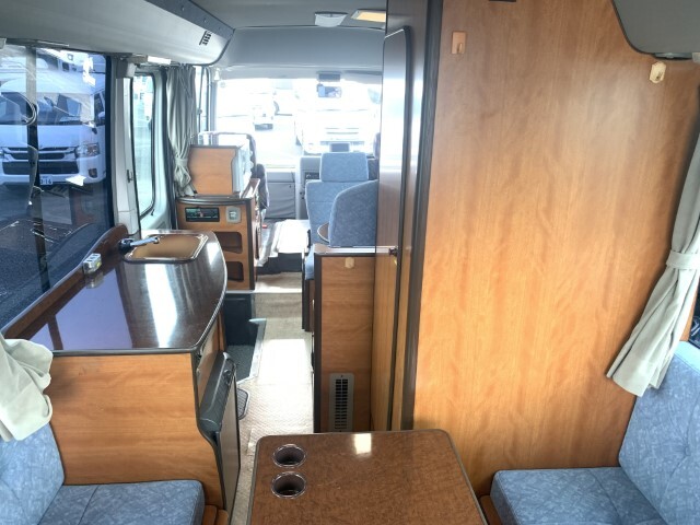 キャンピングカーバスコン