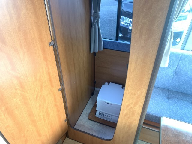 キャンピングカーバスコン