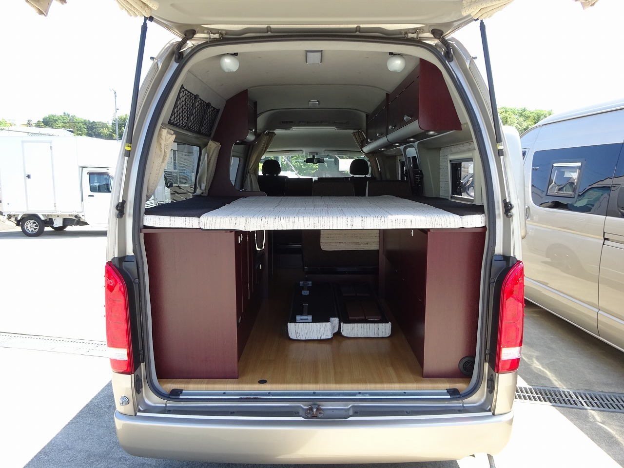 キャンピングカーバンコン