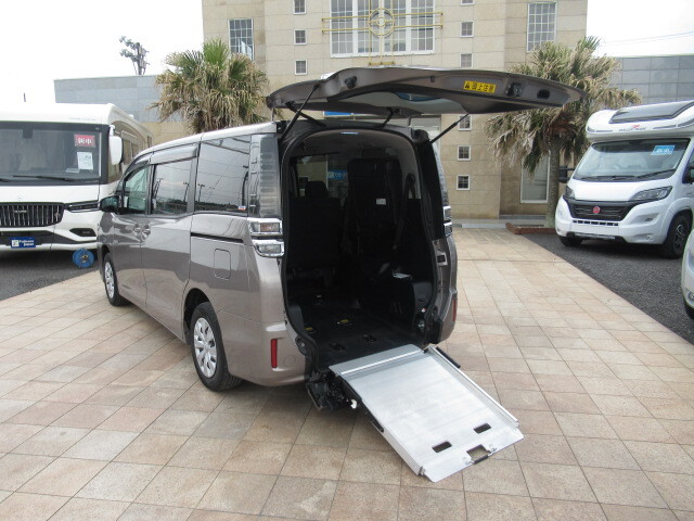 トヨタヴォクシー