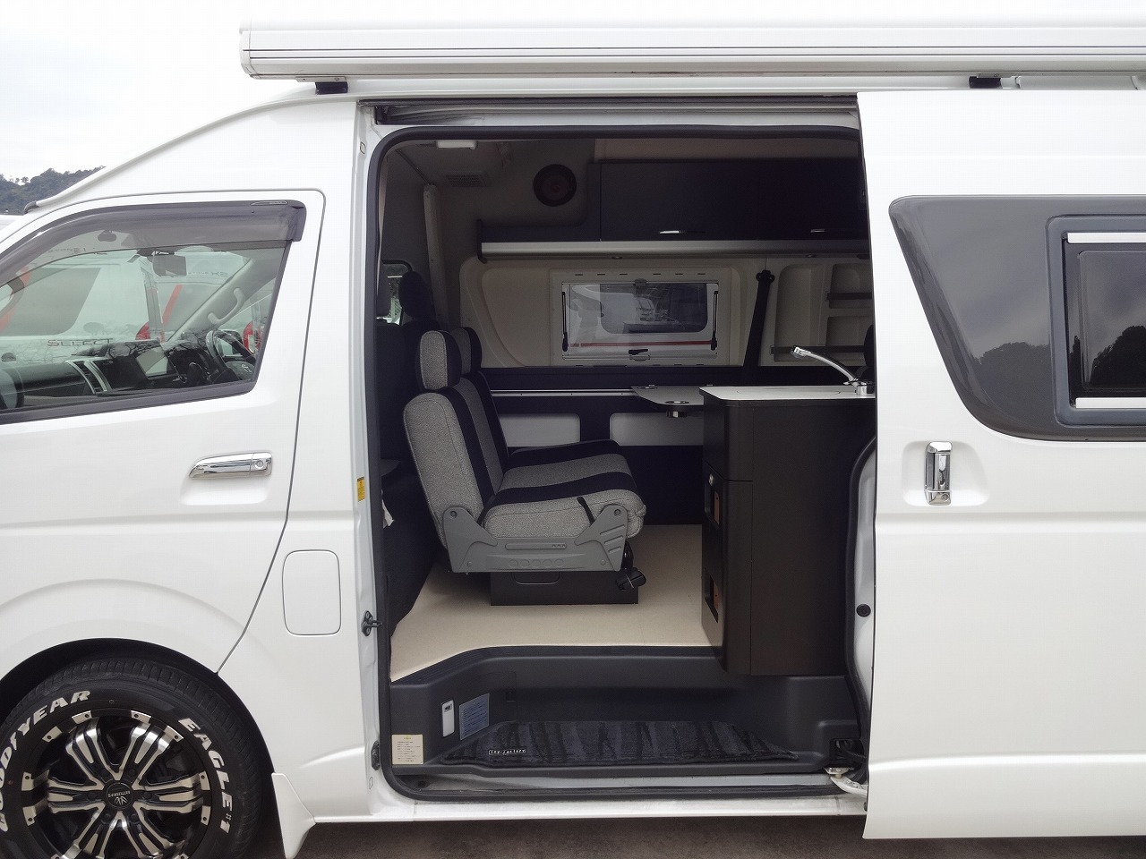 キャンピングカーバンコン