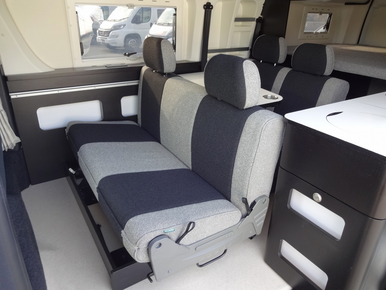 キャンピングカーバンコン