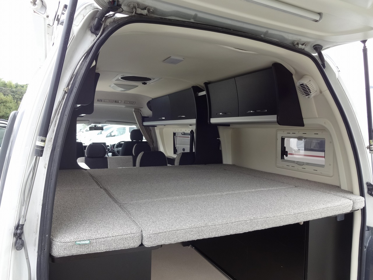 キャンピングカーバンコン