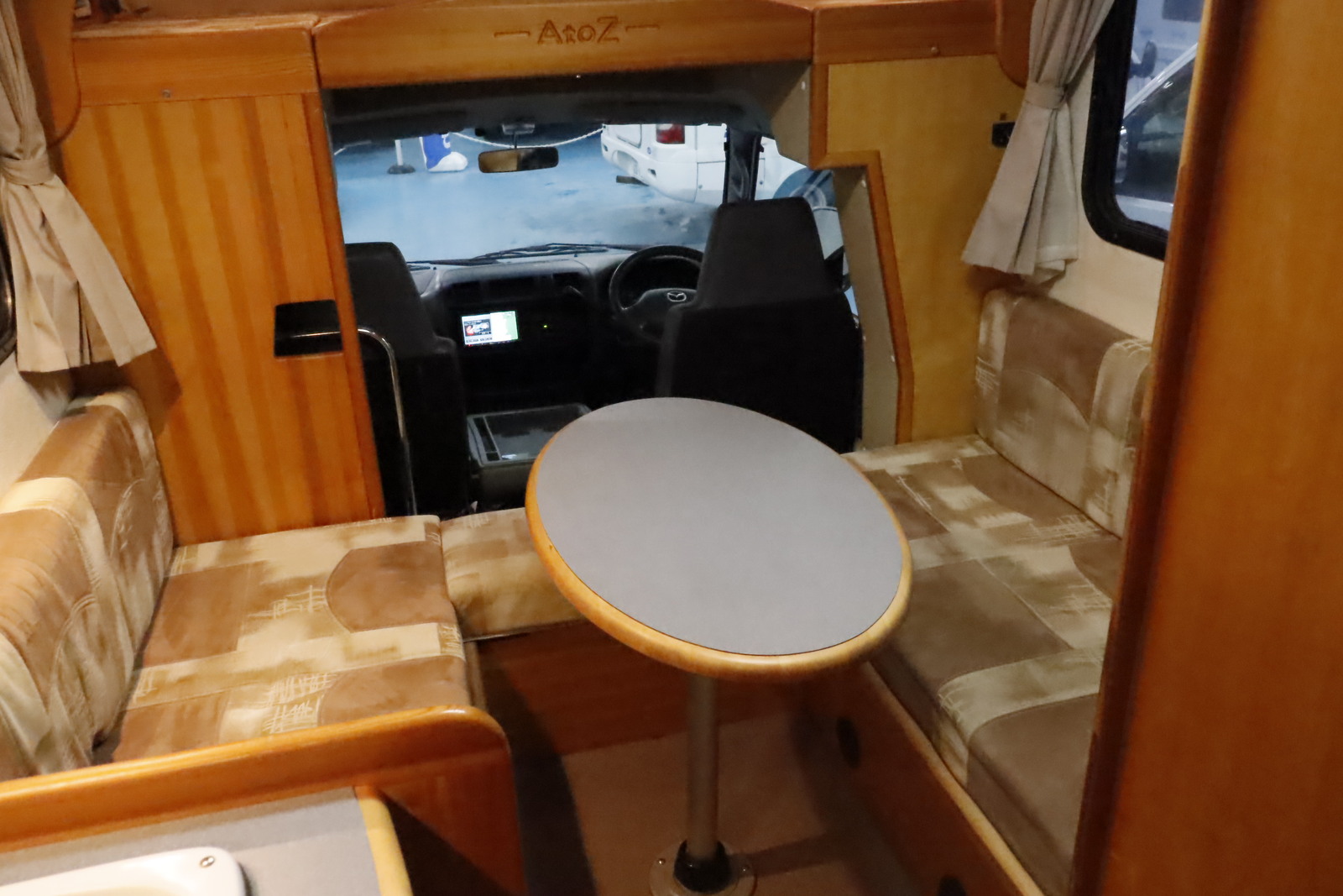 キャンピングカーキャブコン