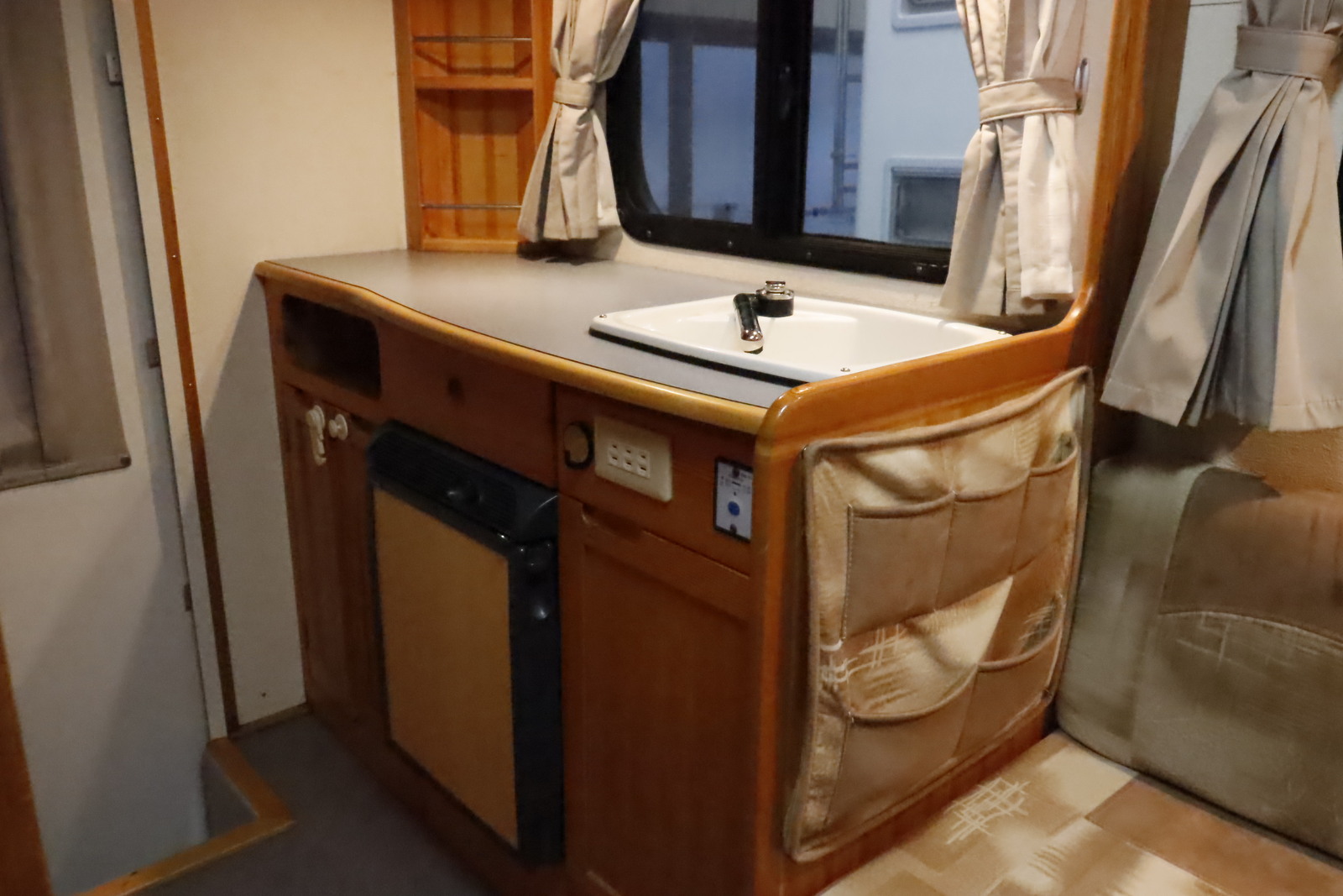 キャンピングカーキャブコン