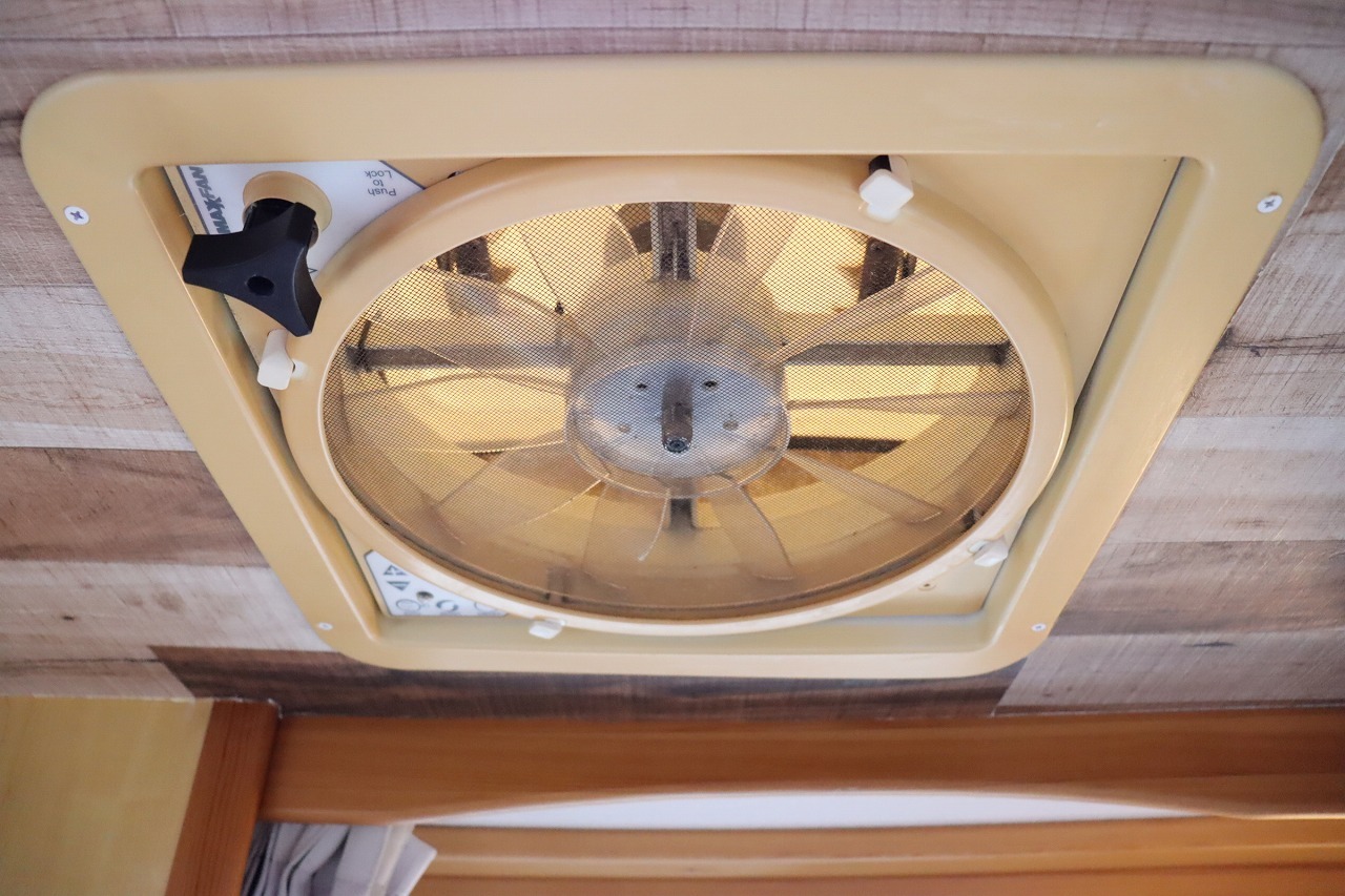 キャンピングカーキャブコン