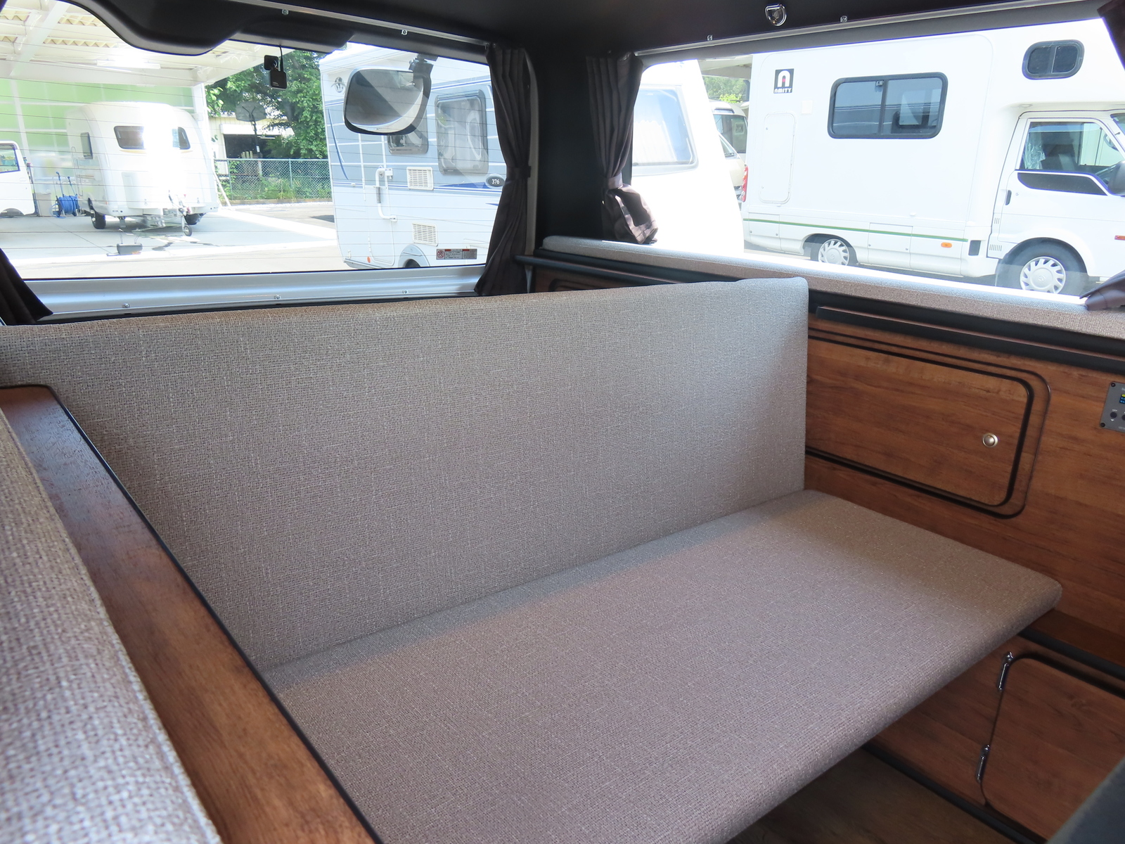 キャンピングカーバンコン