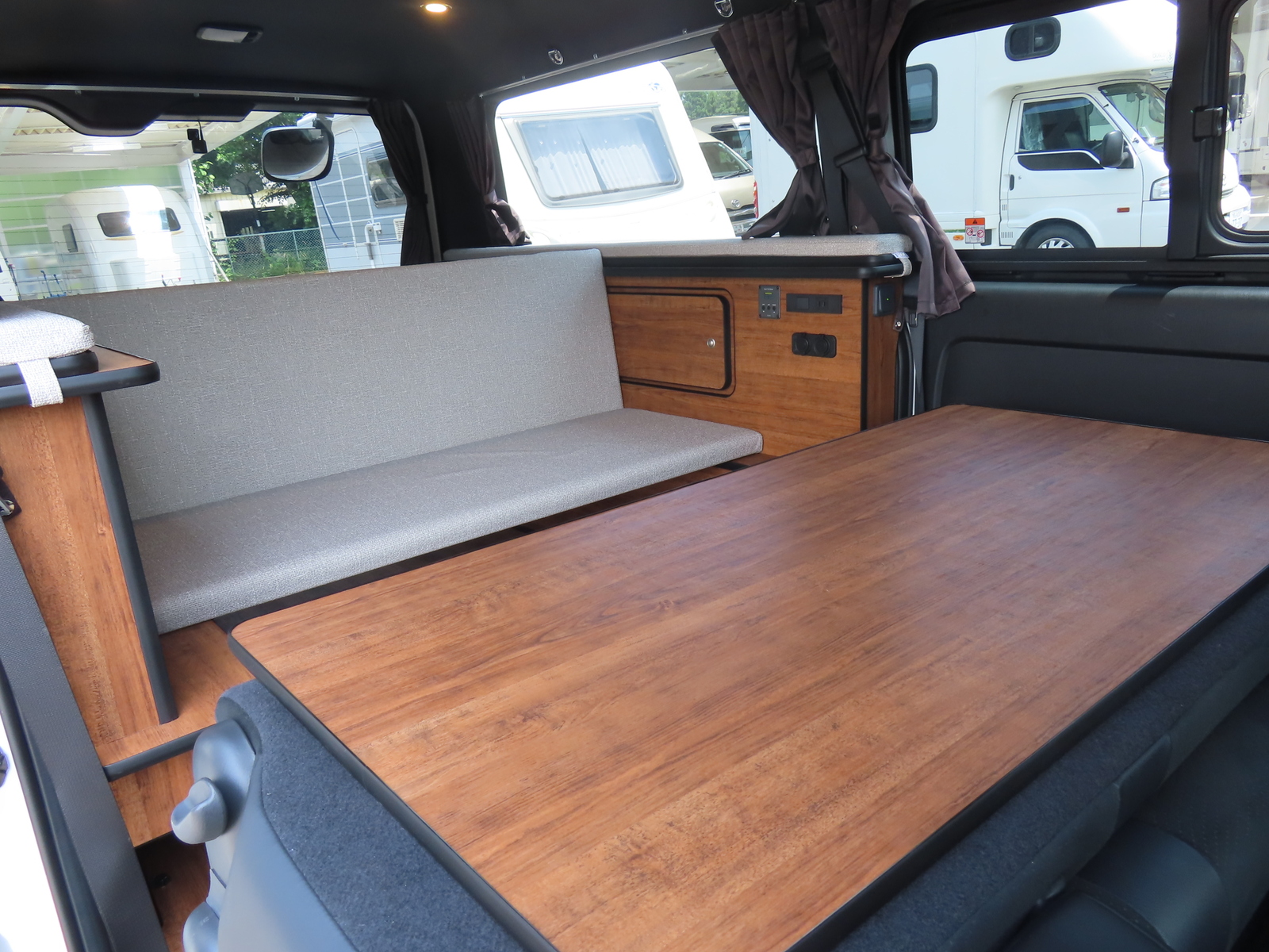 キャンピングカーバンコン