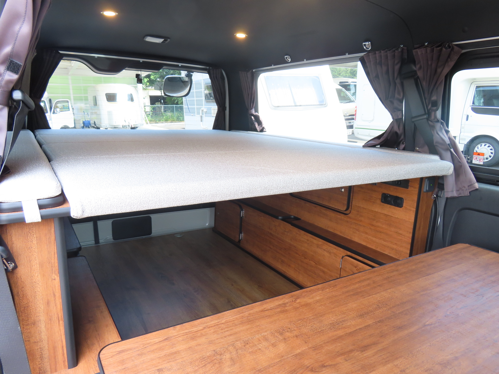 キャンピングカーバンコン