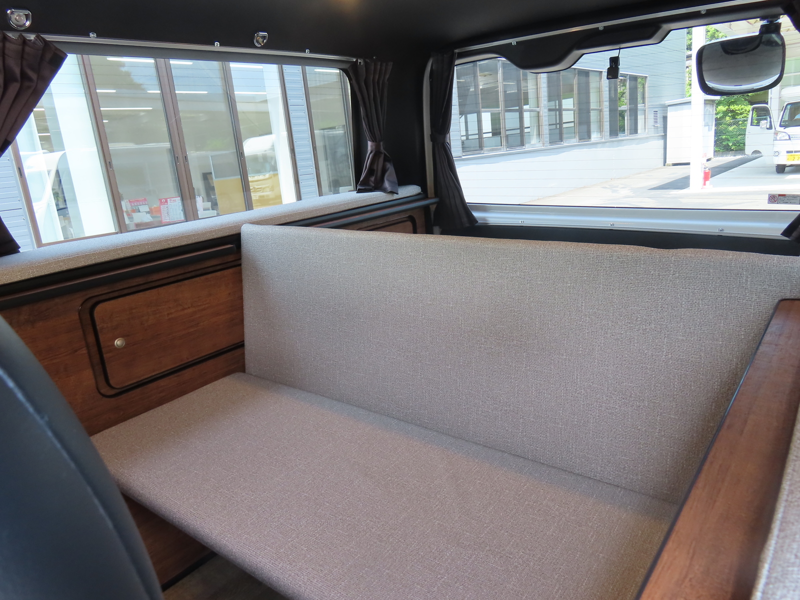 キャンピングカーバンコン