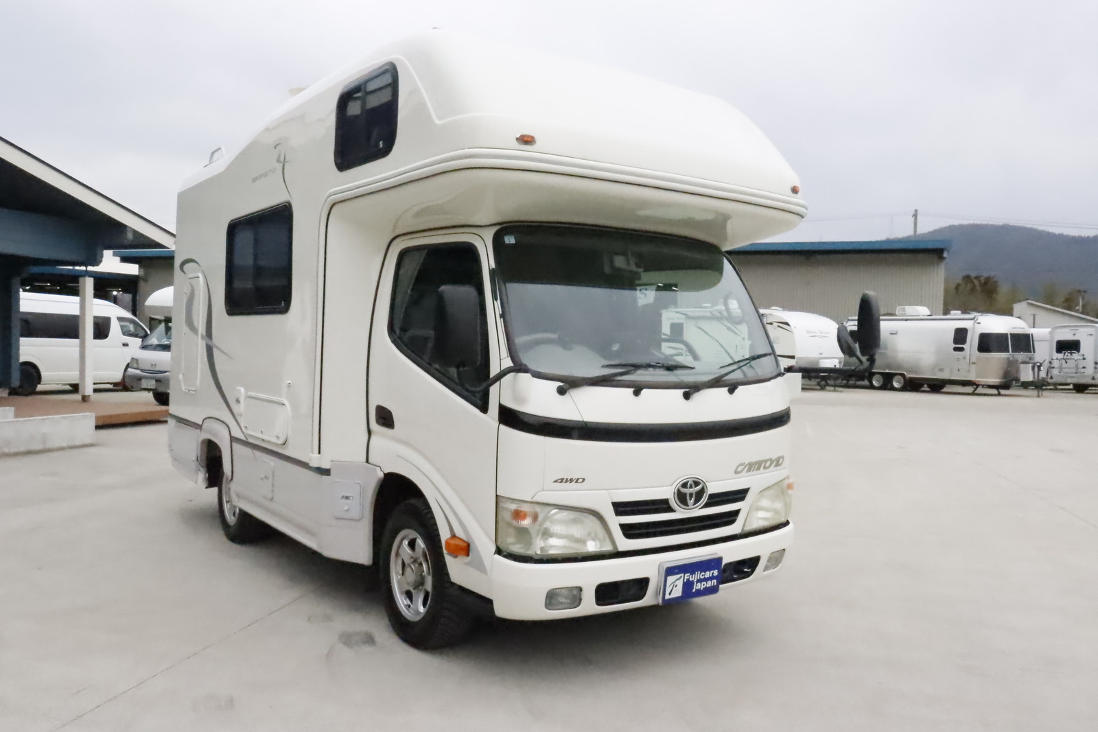 キャンピングカーキャブコン