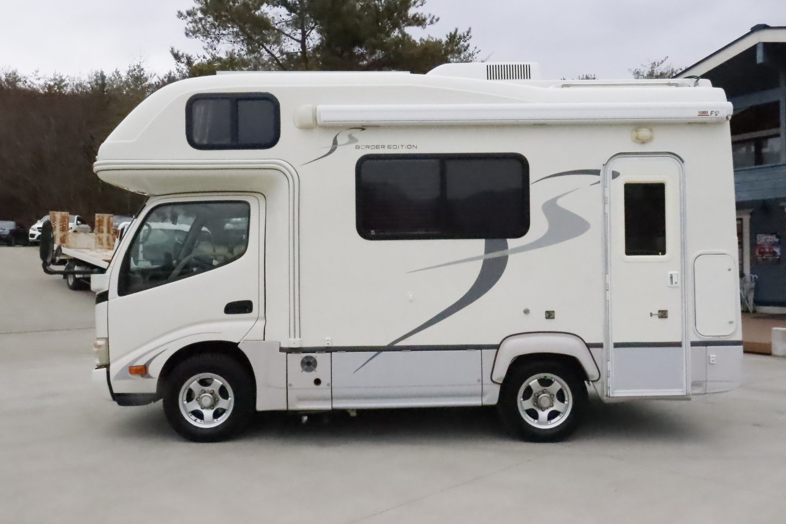 キャンピングカーキャブコン