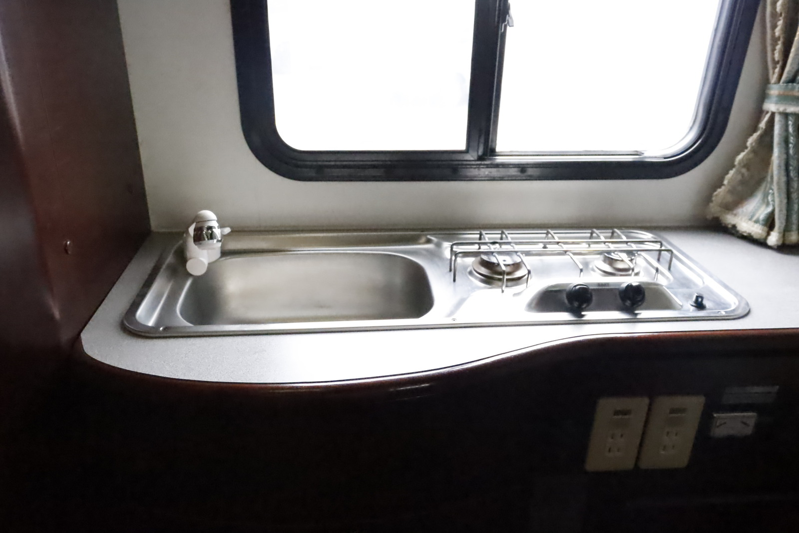 キャンピングカーキャブコン