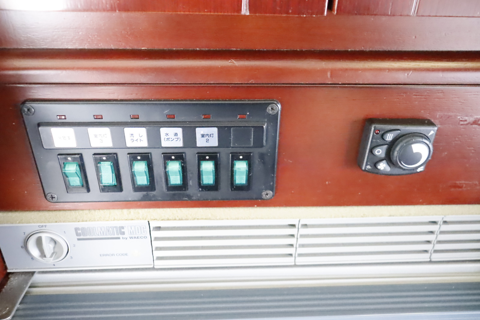 キャンピングカーキャブコン