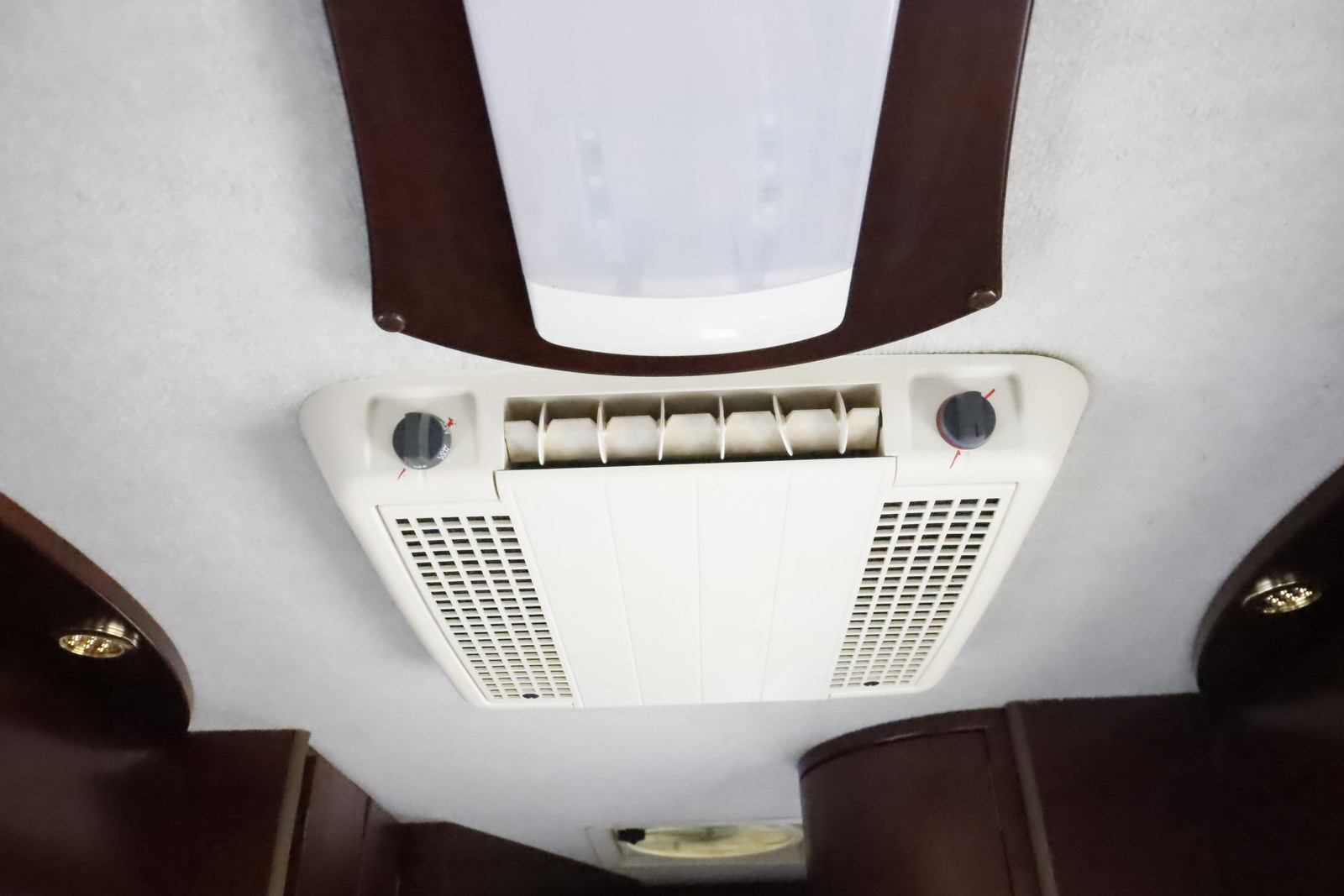 キャンピングカーキャブコン