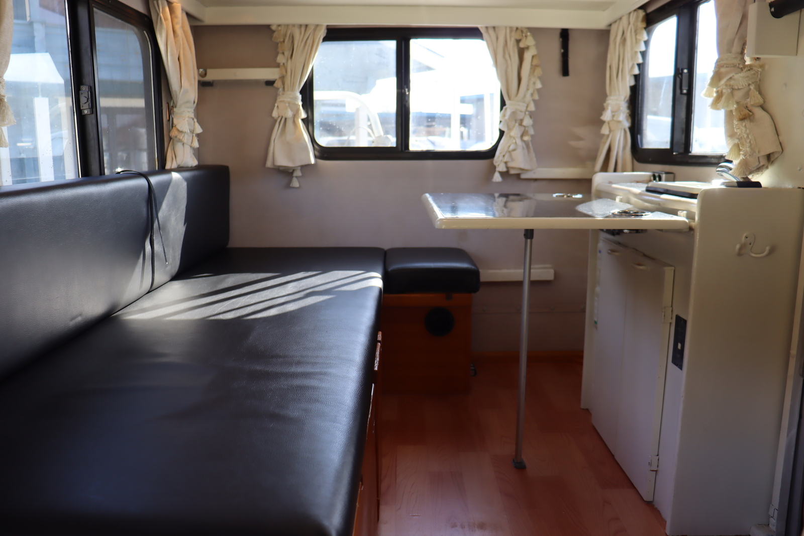 キャンピングカー軽キャンパー