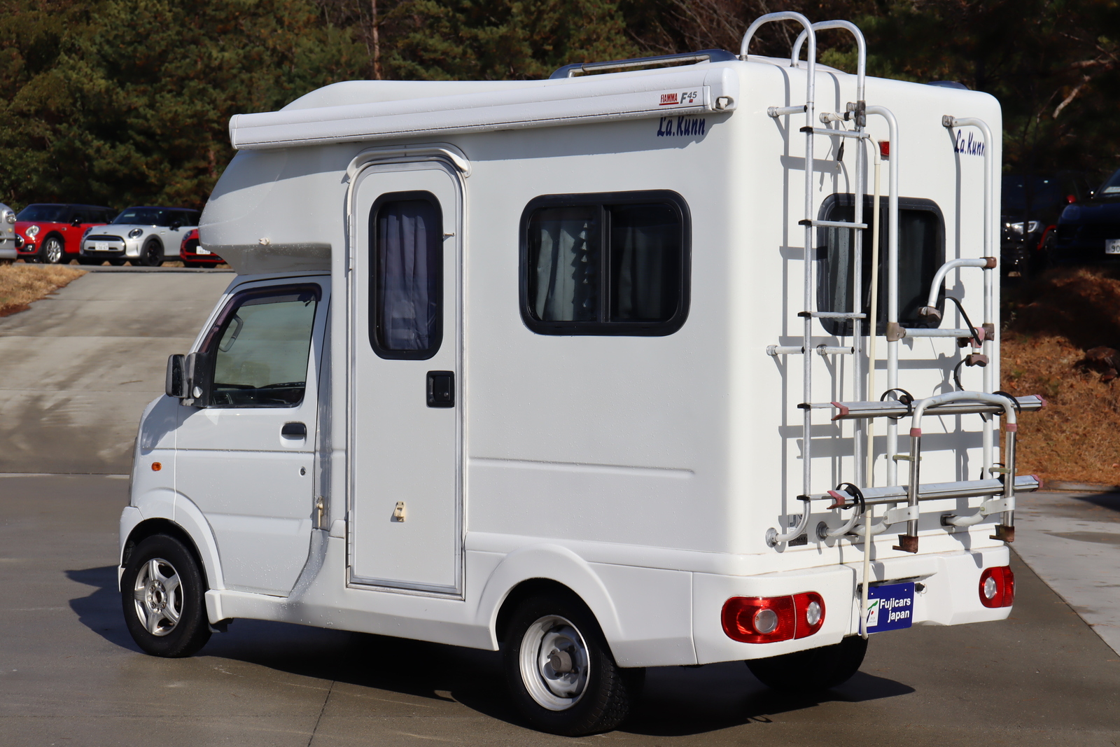 キャンピングカー軽キャンパー