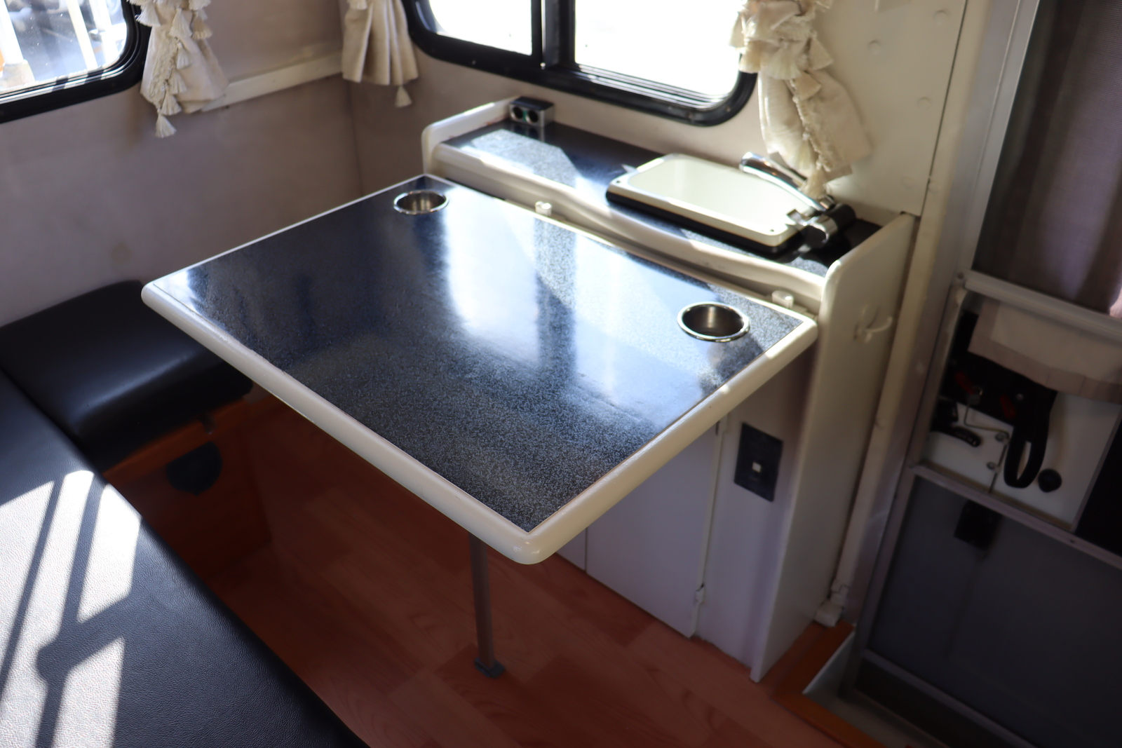 キャンピングカー軽キャンパー