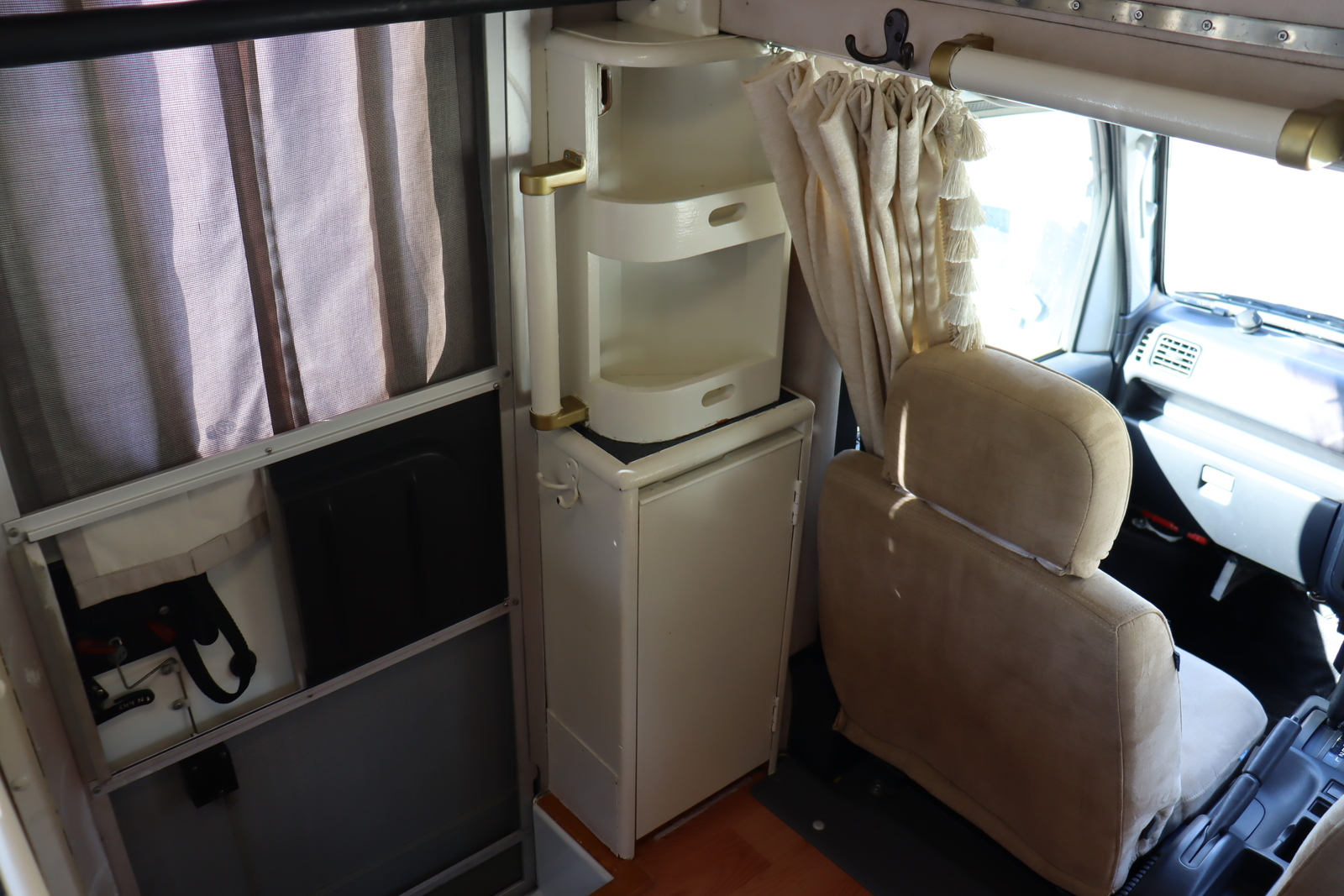 キャンピングカー軽キャンパー