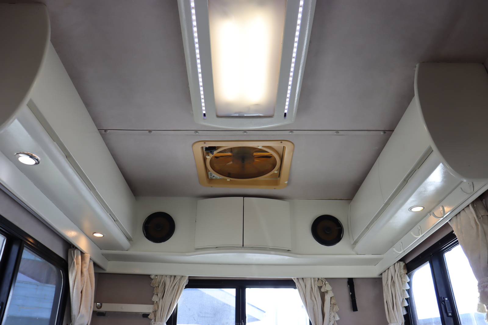 キャンピングカー軽キャンパー