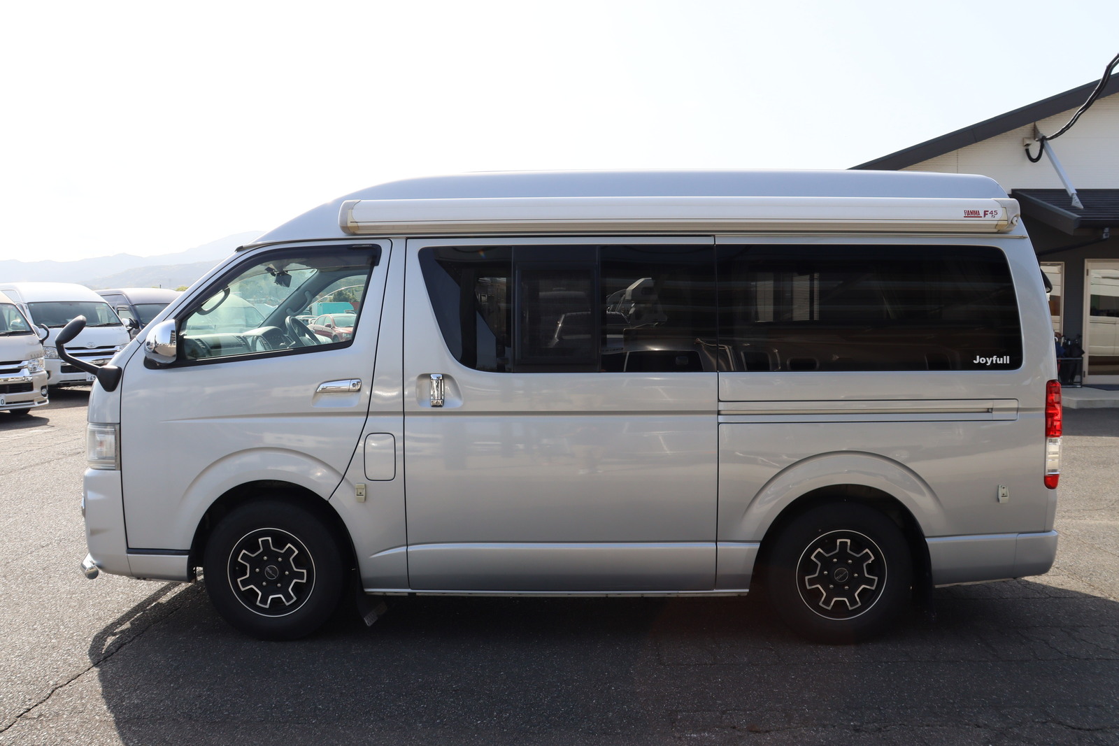 キャンピングカーバンコン